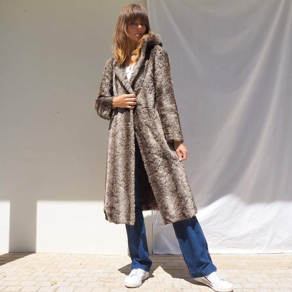 ⛔️SOLD⛔️ VINTAGE FAUX FUR LONGLINE HOODED COAT - Picture 2 of 12